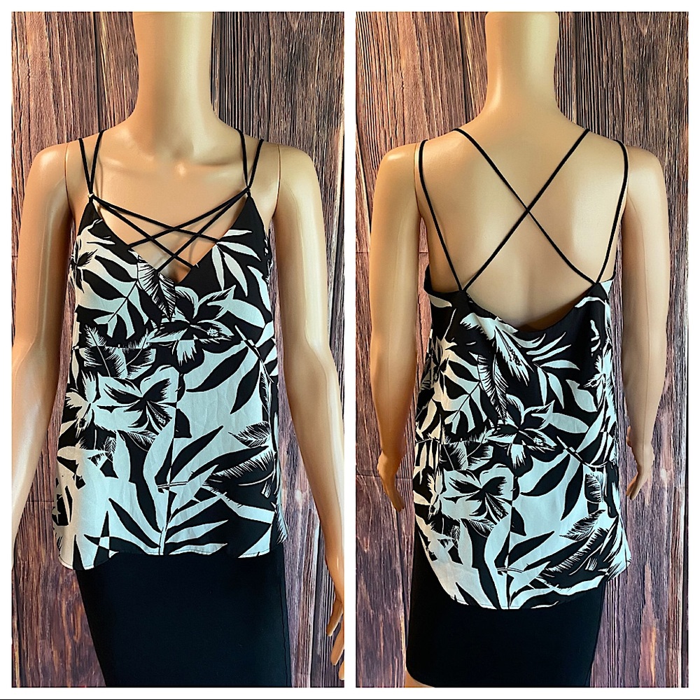 Express size small black and white tropical floral vacation tank top blouse
